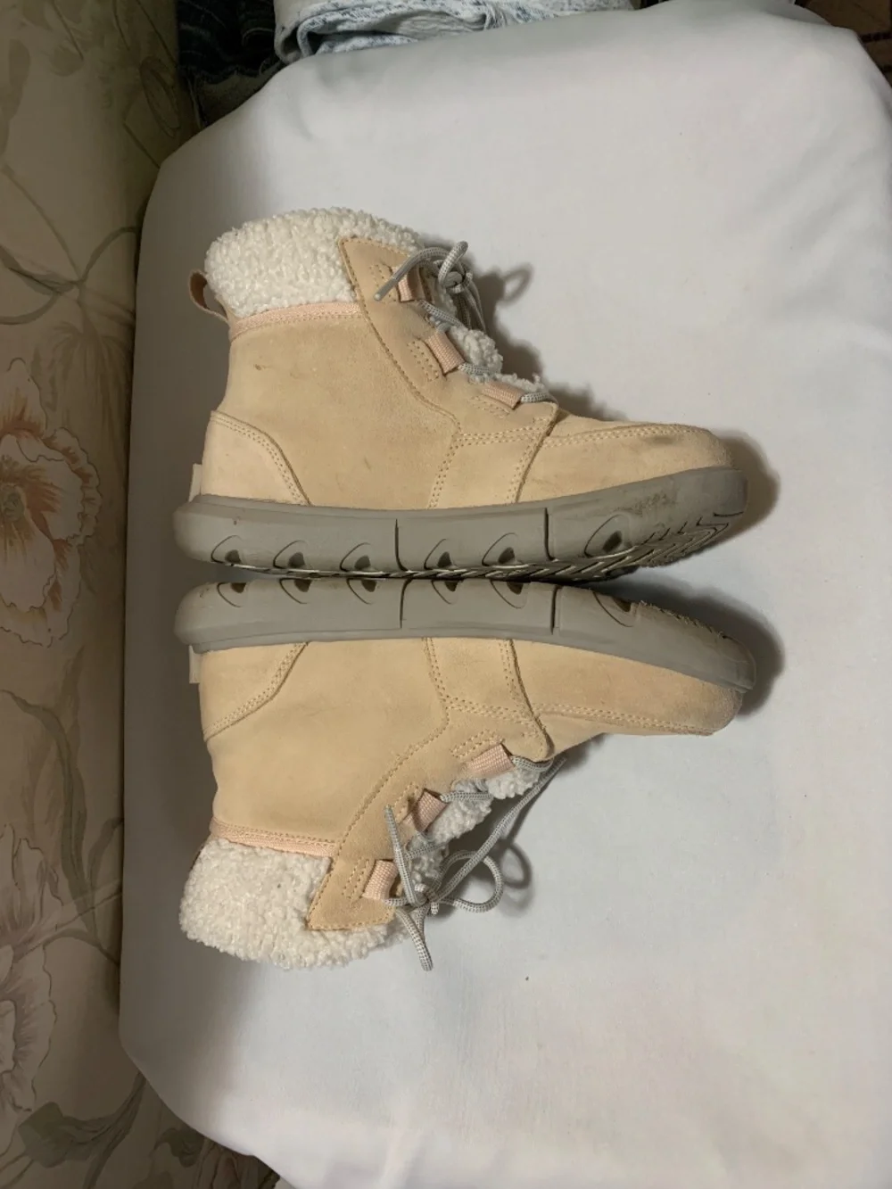 Sorel Women's Explorer II Carnival Cozy Waterproof Boots Size 8 Tan Gently Worn